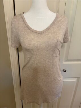 Women's Short Sleeve V-Neck Pocket Tee in Light Beige